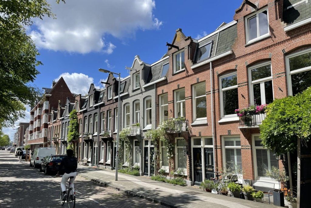 Canal View Stay Amsterdam historic Gabeld House authentic (1)